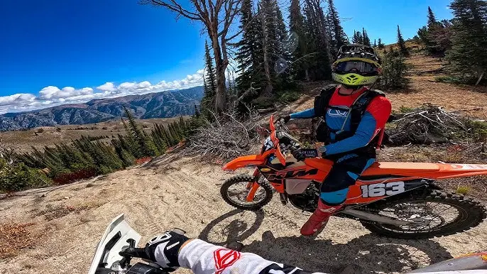 Single track ride through Ecuador